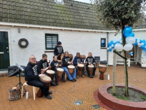 Opgetrommeld afdeling Woerden-Linschoten speelt West-Afrikaanse ritmes in Katwijk